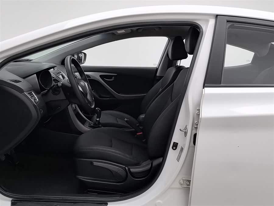 Hyundai Elantra 2015 — фото 10