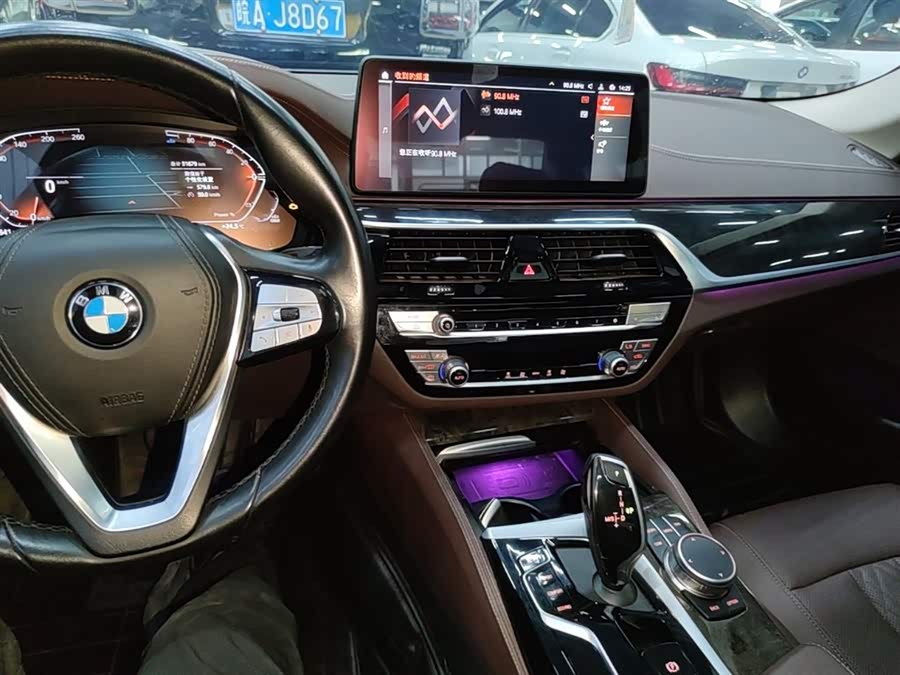 BMW 5 Series 2022 — фото 13