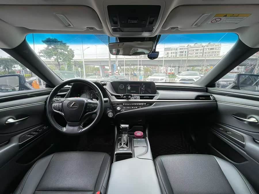 Lexus ES 2018