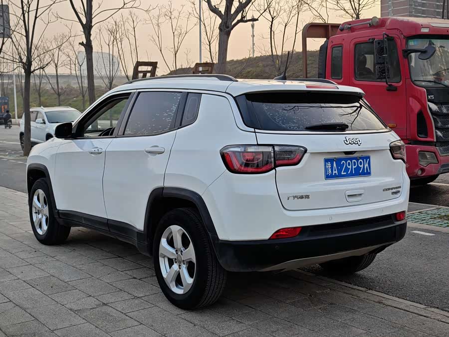 Jeep Compass 2017 — фото 16