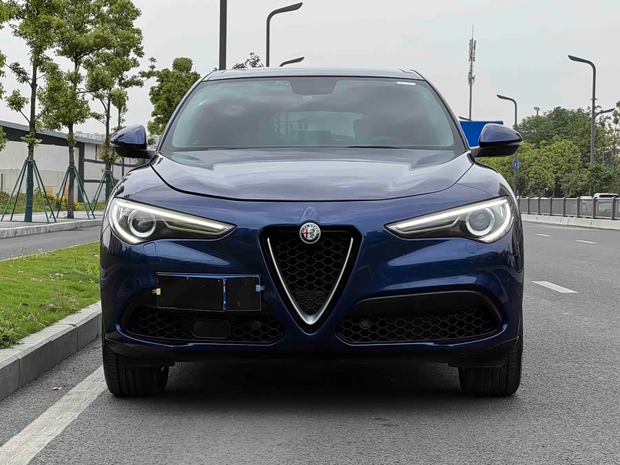 Alfa Romeo Stelvio 2017