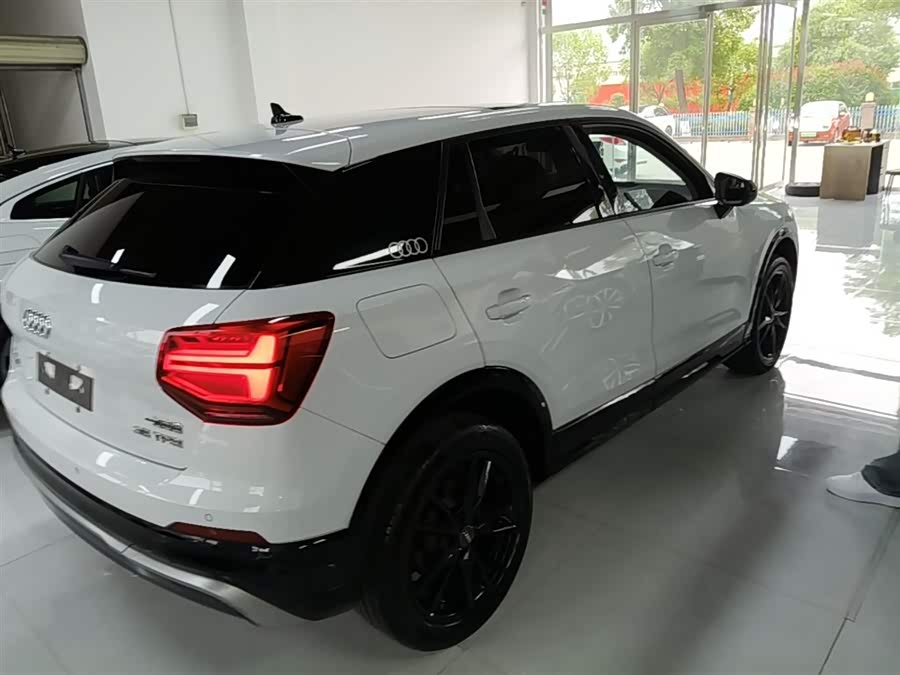 Audi Q2L 2021