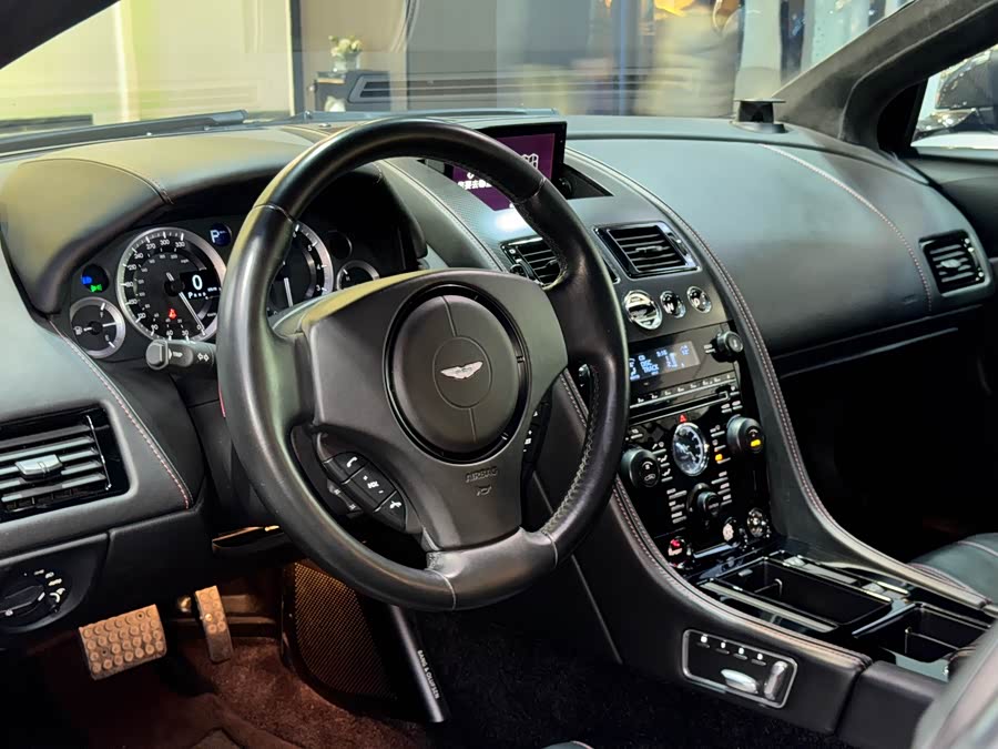Aston Martin DB9 2014 — фото 10