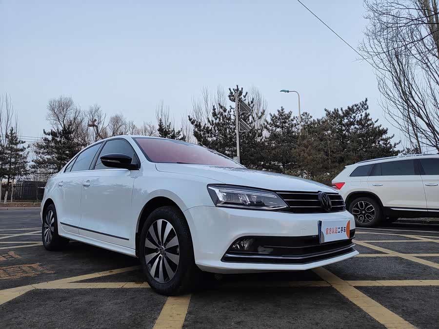 Volkswagen Sagitar 2018