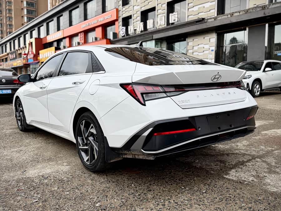 Hyundai Elantra 2023