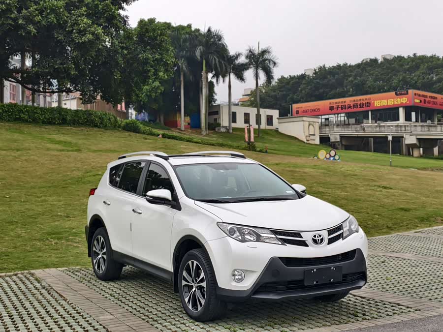 Toyota RAV4 2015