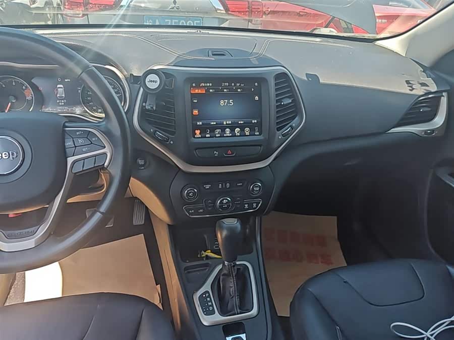 Jeep Cherokee 2017 — фото 13
