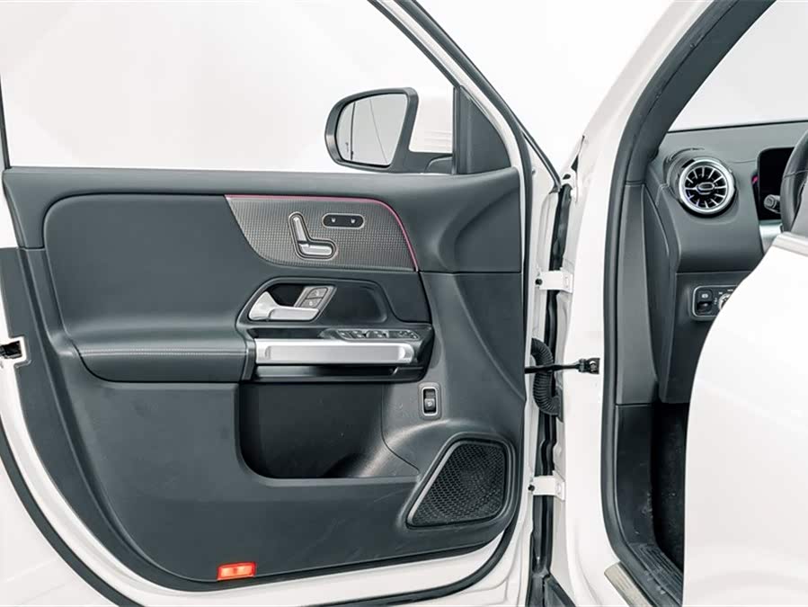 Mercedes-Benz GLB 2023 — фото 15