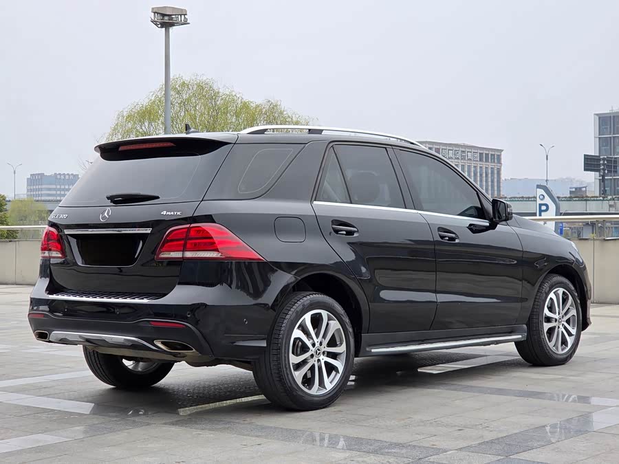 Mercedes-Benz GLE 2017 — фото 18