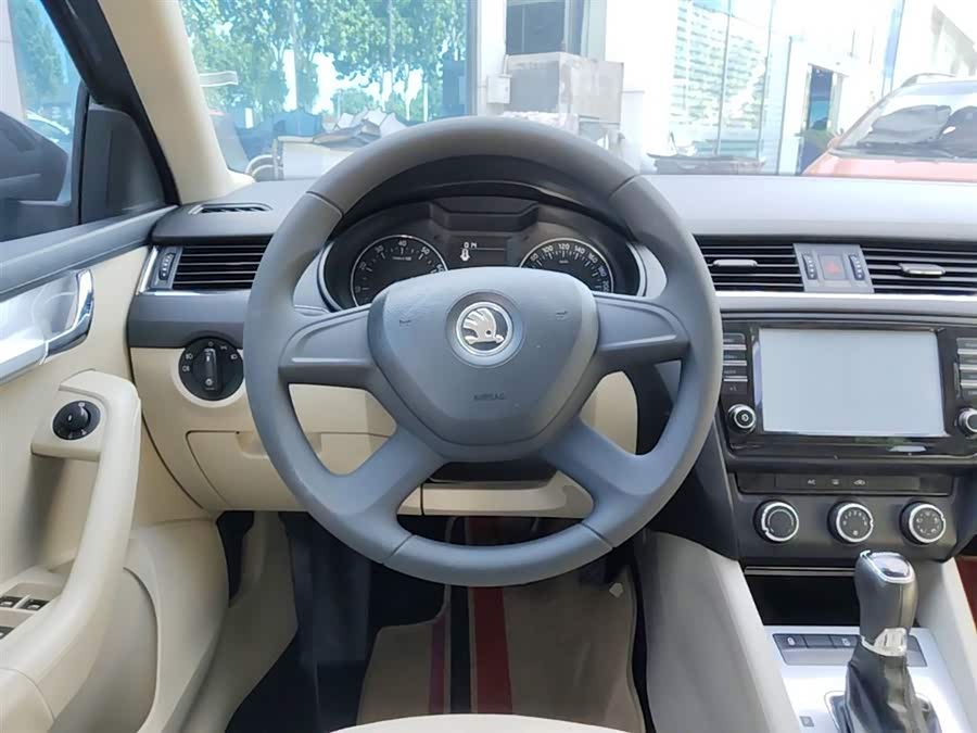 Skoda Octavia 2015 — фото 11