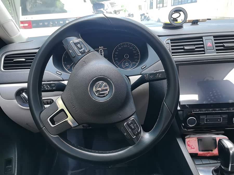 Volkswagen Sagitar 2014