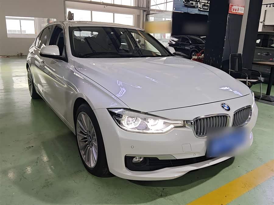 BMW 3 Series 2018 — фото 20