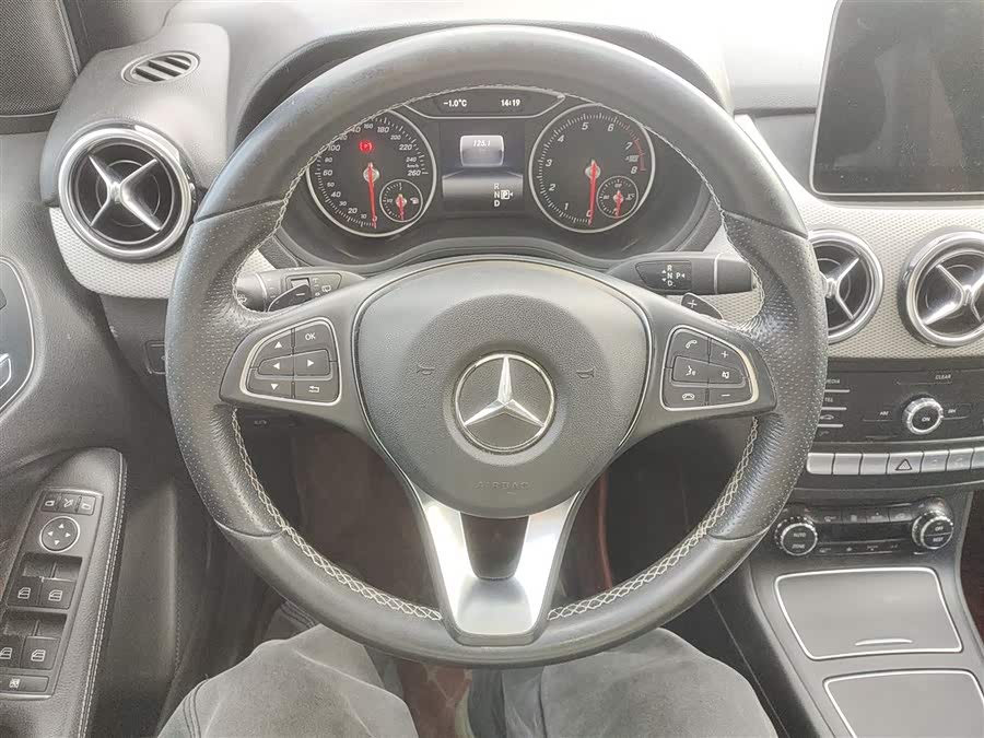 Mercedes-Benz B-Class 2019 — фото 11