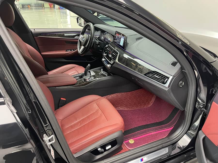 BMW 5 Series 2019 — фото 14