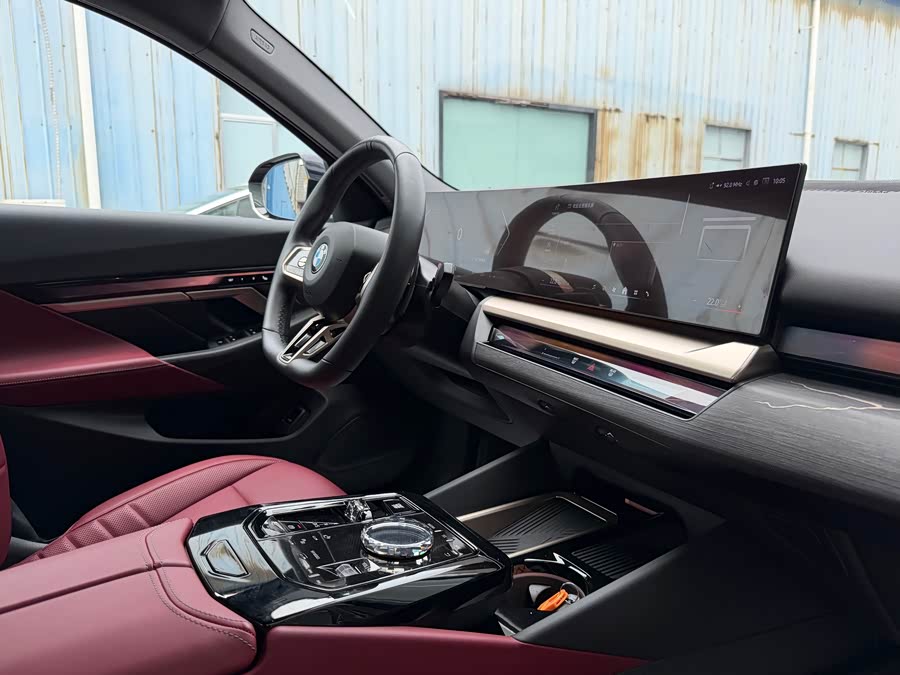 BMW 5 Series 2025 — фото 13