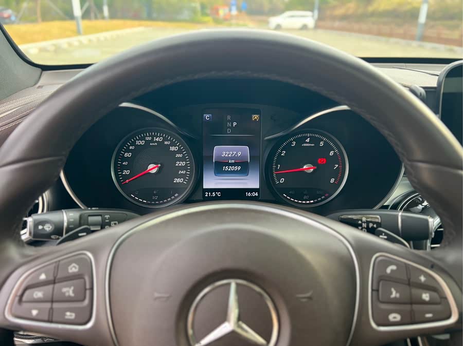 Mercedes-Benz GLC 2017 — фото 15