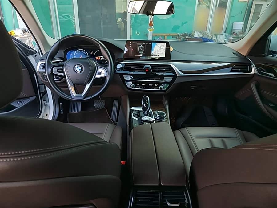 BMW 5 Series 2019 — фото 10