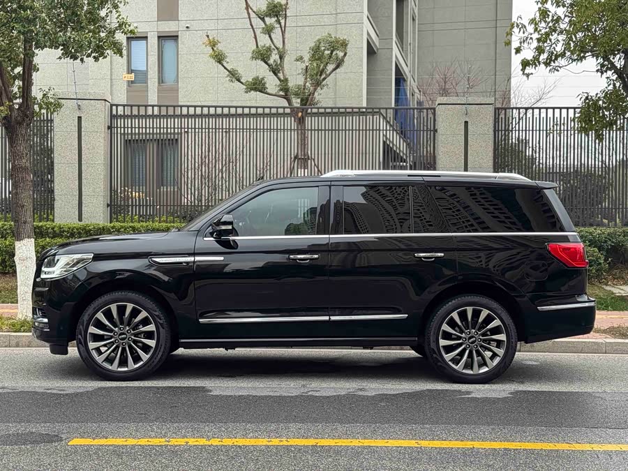 Lincoln Navigator 2019 — фото 14