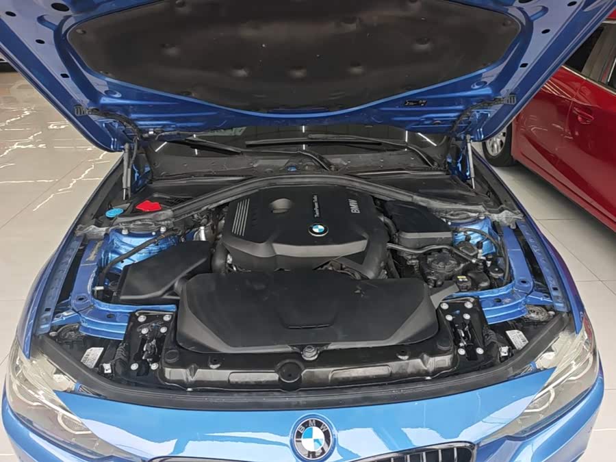 BMW 3 Series 2018 — фото 20