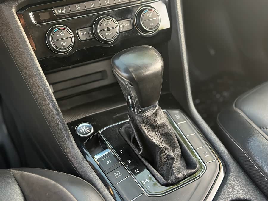 Volkswagen Tiguan L 2018 — фото 12