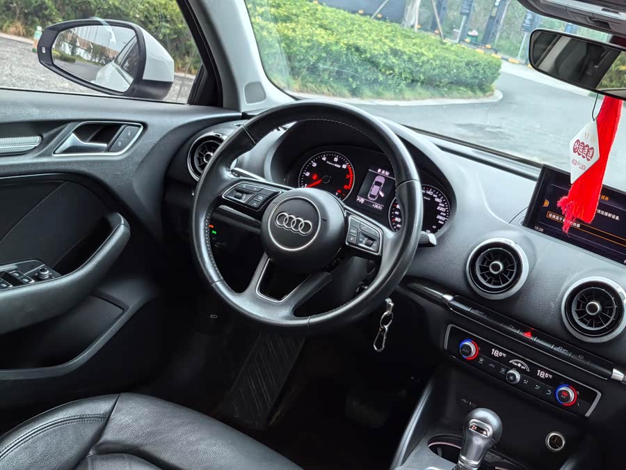 Audi A3 2019 — фото 13
