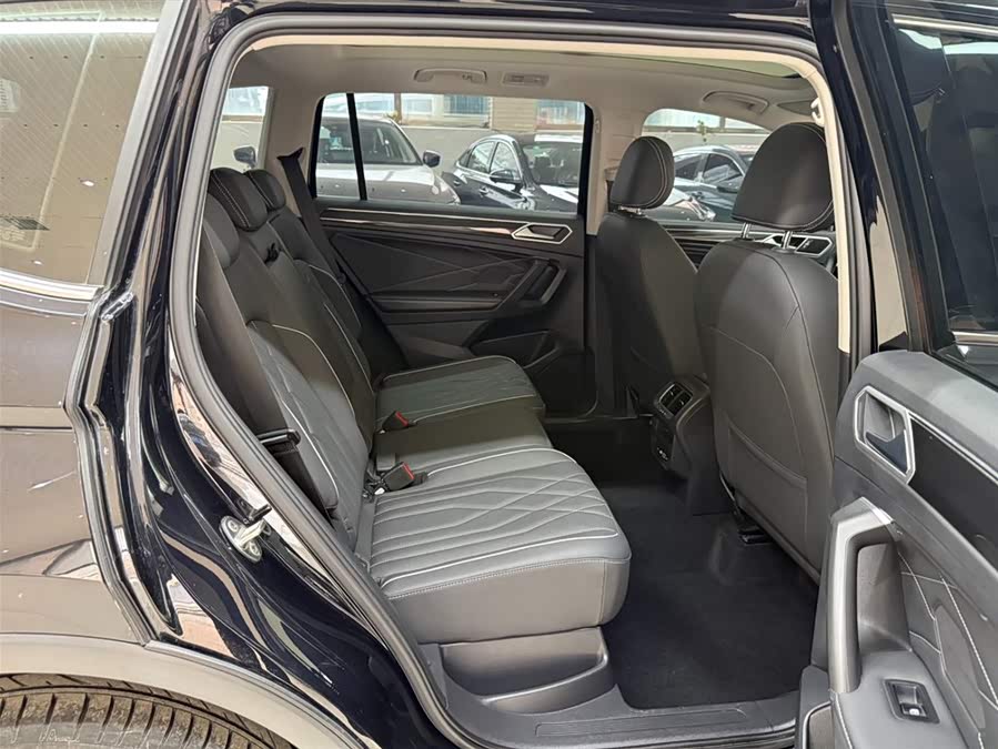 Volkswagen Tiguan L 2023 — фото 22