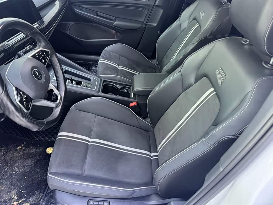 Volkswagen Golf 2021