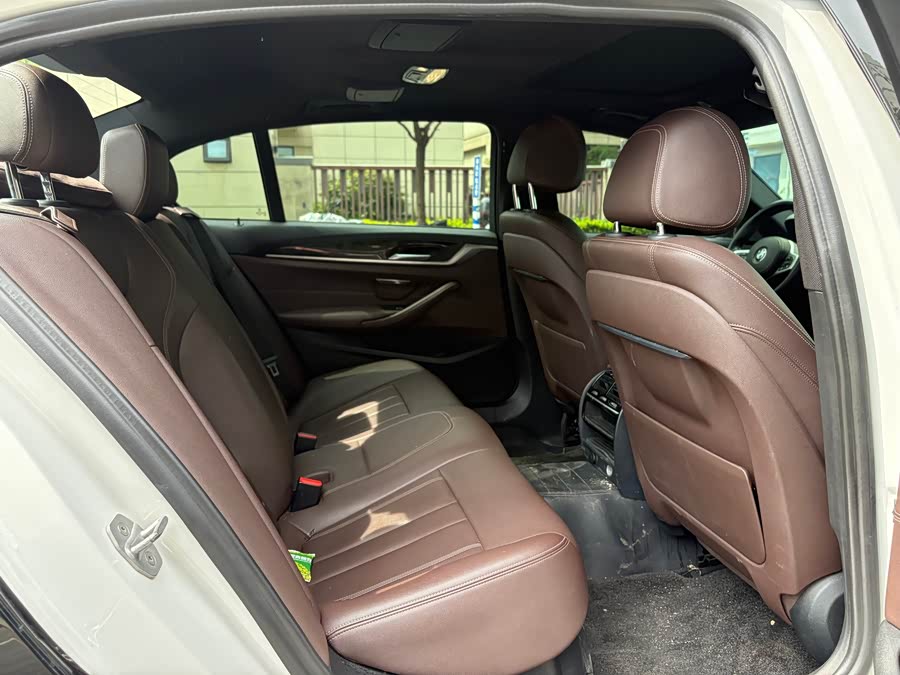 BMW 5 Series 2019 — фото 13