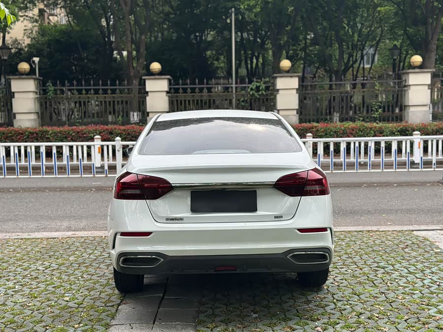 Geely Emgrand 2021