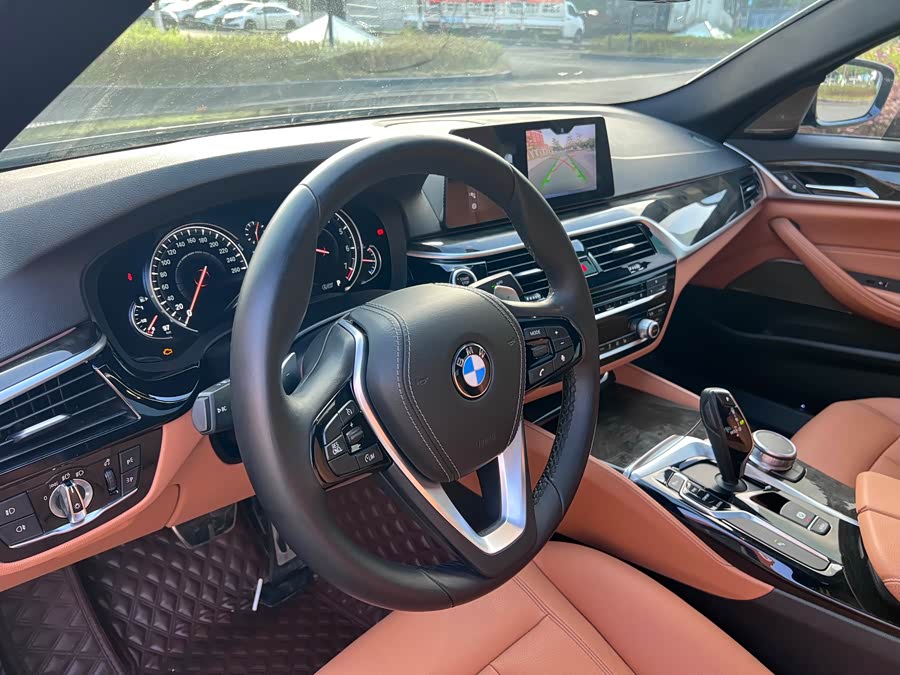 BMW 5 Series 2018 — фото 33