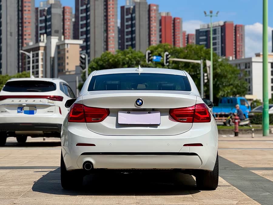 BMW 1 Series 2018 — фото 11