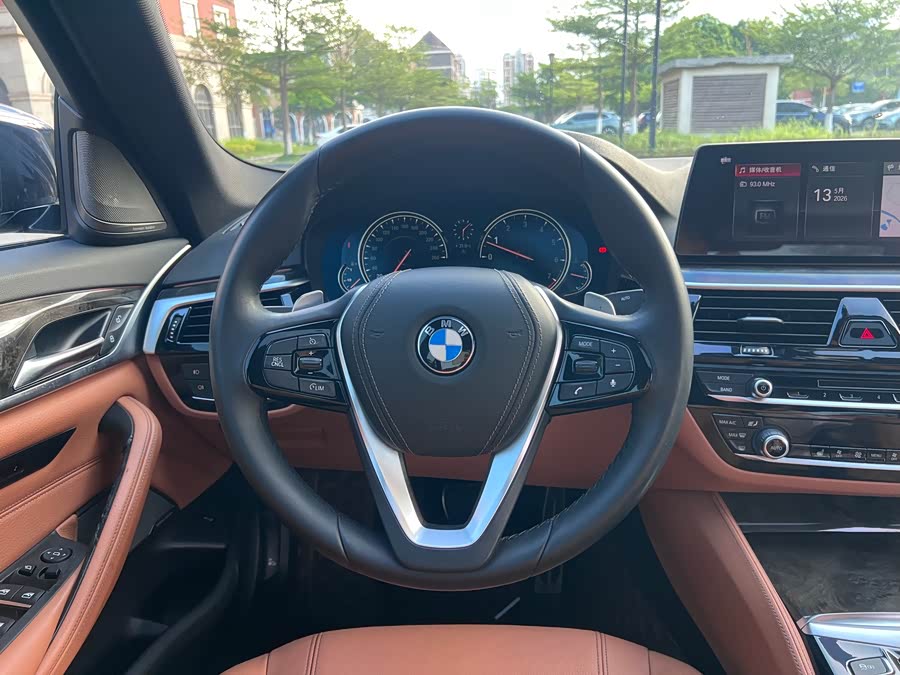 BMW 5 Series 2018 — фото 39