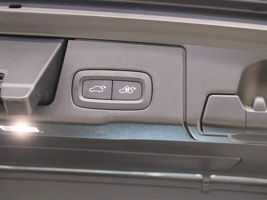 Volvo XC60 Plug-In Hybrid 2024 — фото 16