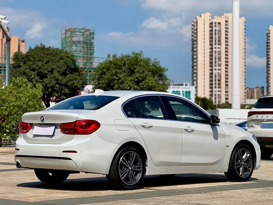 BMW 1 Series 2018 — фото 12