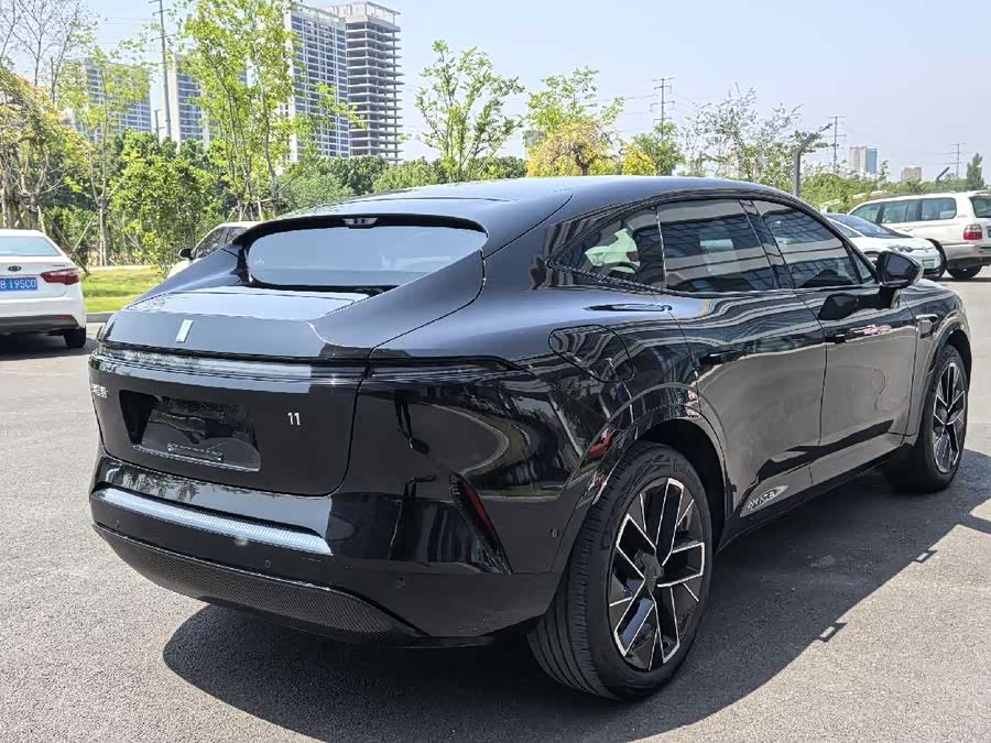 Avatr 11 2025
