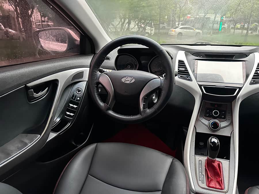 Hyundai Elantra 2015 — фото 12