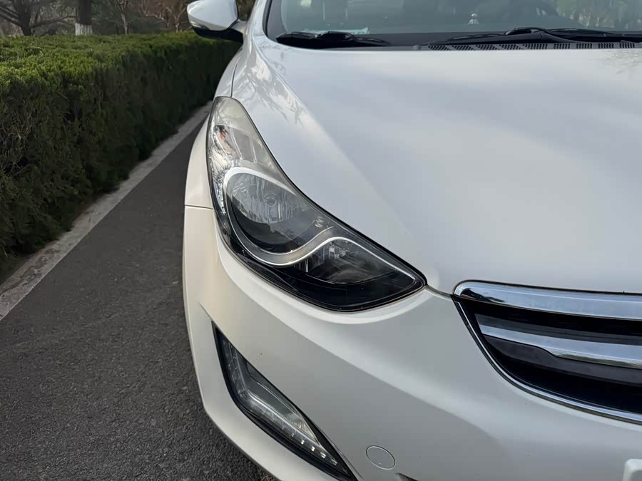 Hyundai Elantra 2015 — фото 11