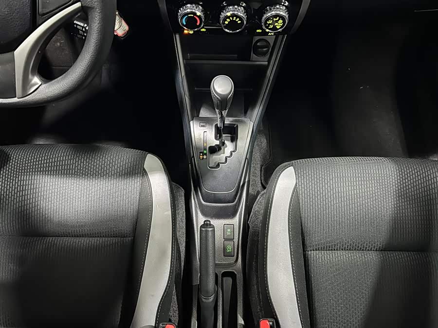 Toyota Yaris L 2022 — фото 13