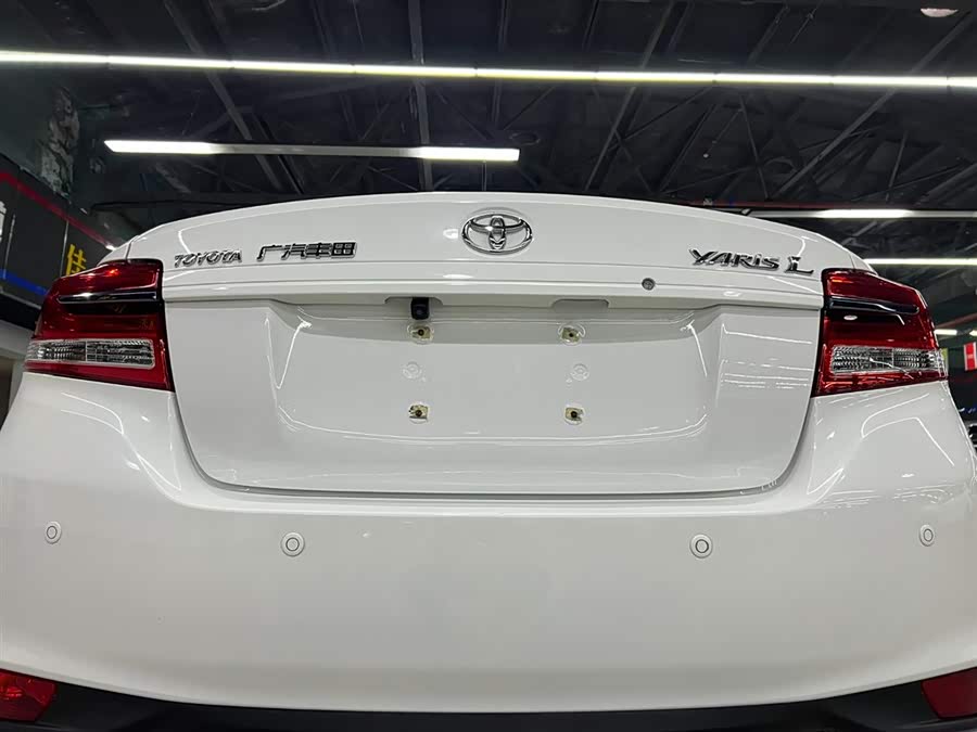 Toyota Yaris L 2022 — фото 17