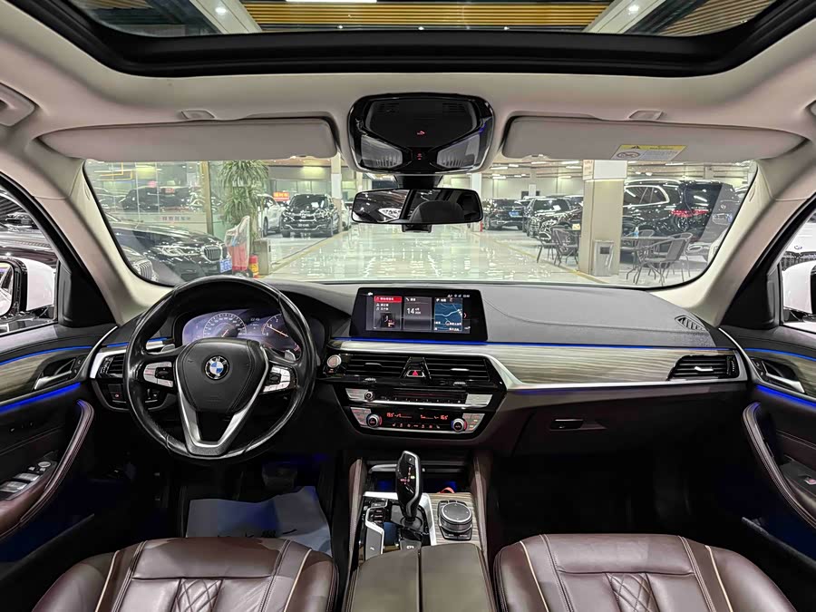 BMW 5 Series 2019 — фото 15
