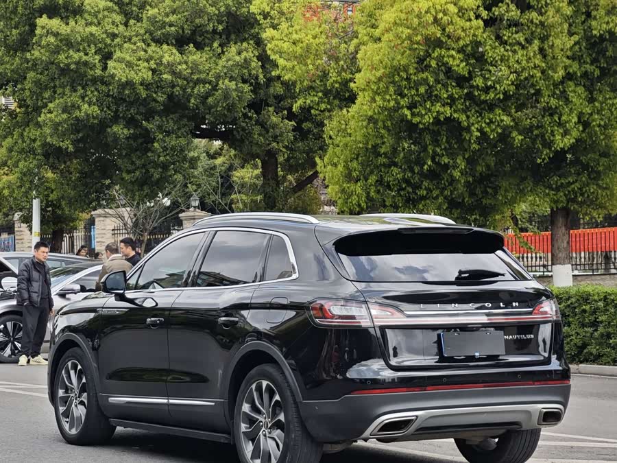Lincoln Nautilus 2021