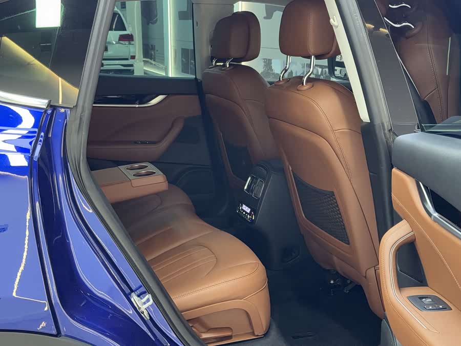Maserati Levante 2016 — фото 12