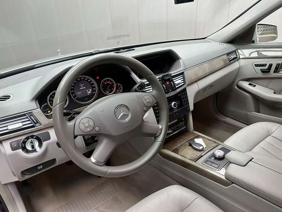 Mercedes-Benz E-Class 2010
