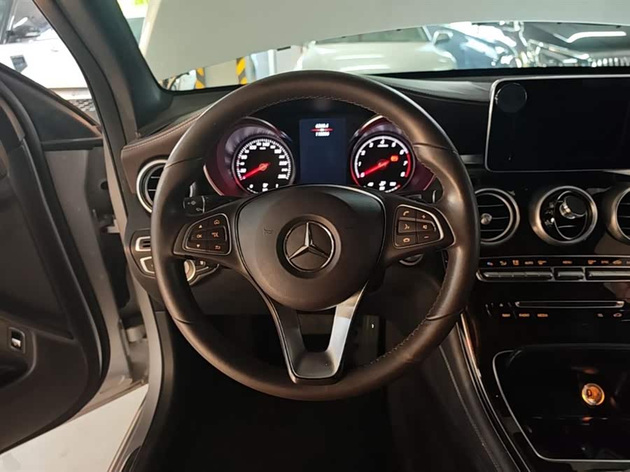 Mercedes-Benz GLC 2018 — фото 11
