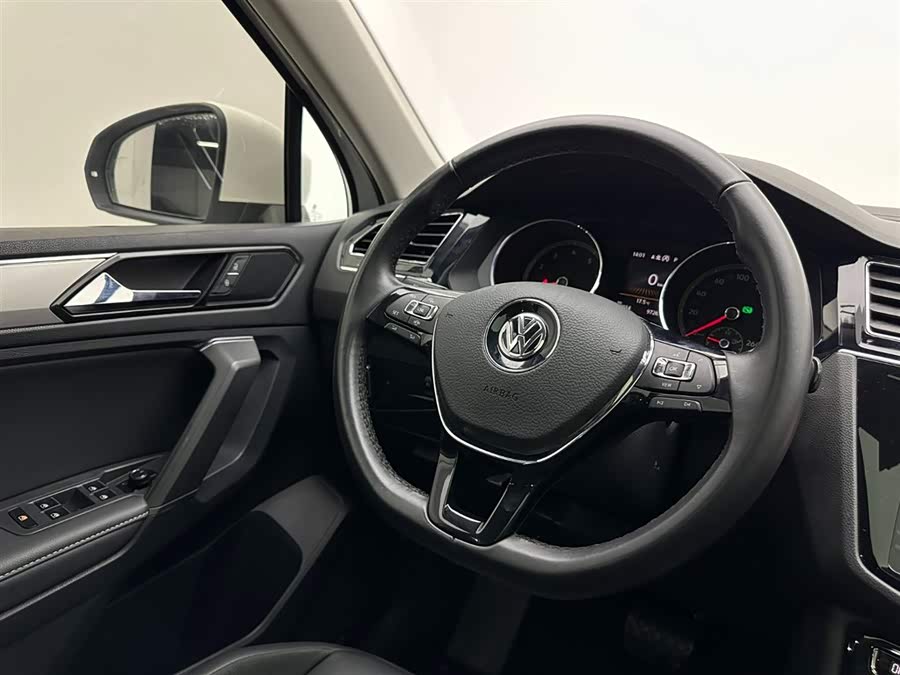 Volkswagen Tiguan L 2019 — фото 10