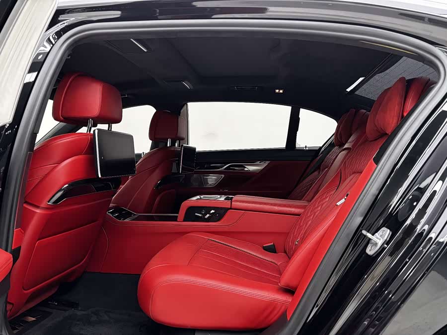 BMW 7 Series 2017 — фото 16