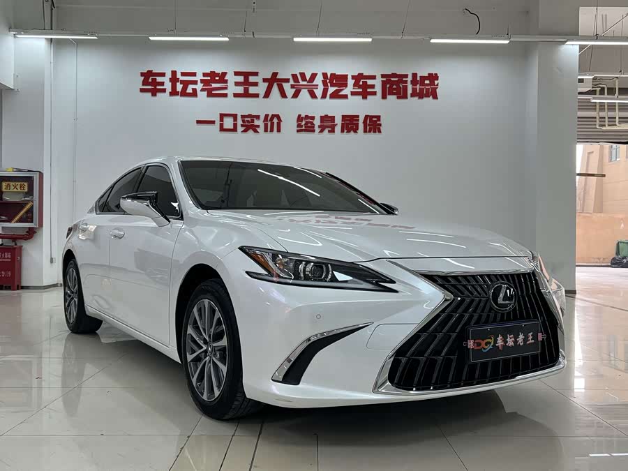 Lexus ES 2021