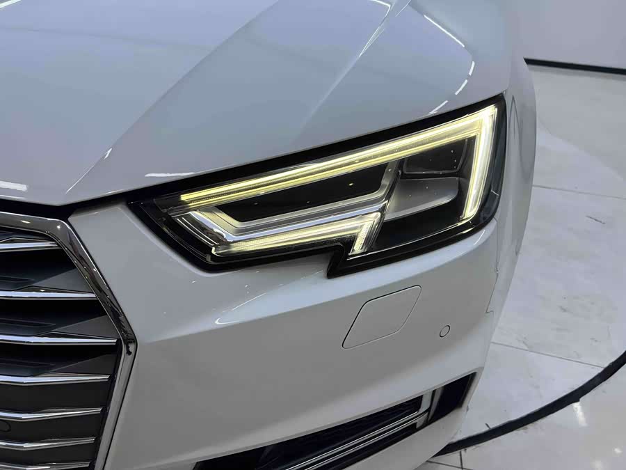 Audi A4L 2018 — фото 16
