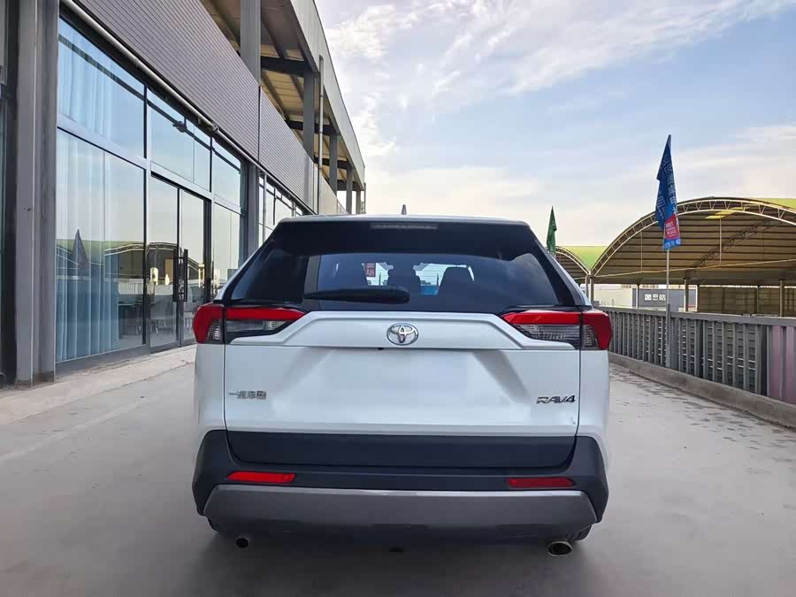 Toyota RAV4 2021