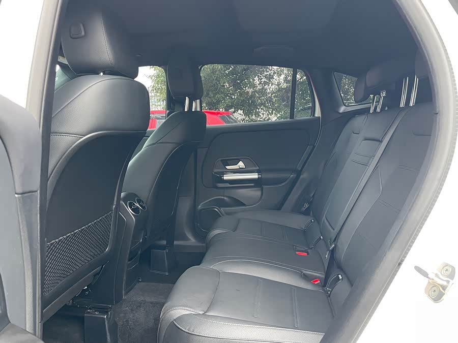 Mercedes-Benz GLA 2024